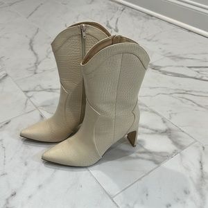 Heel boots